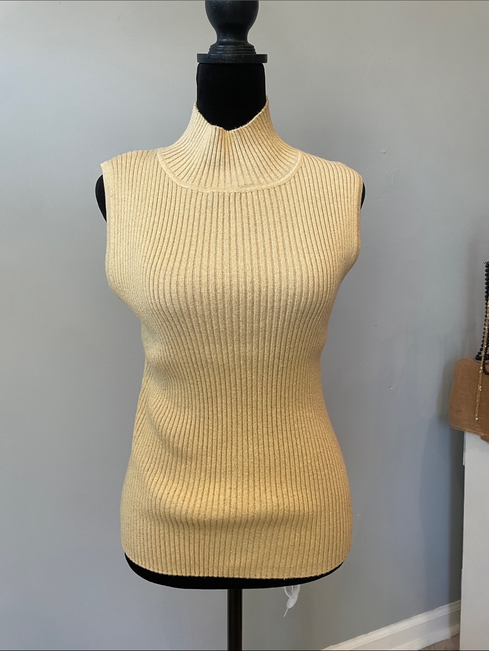 Sleeveless Mock Neck Ribbed Sweater - Creamy gold